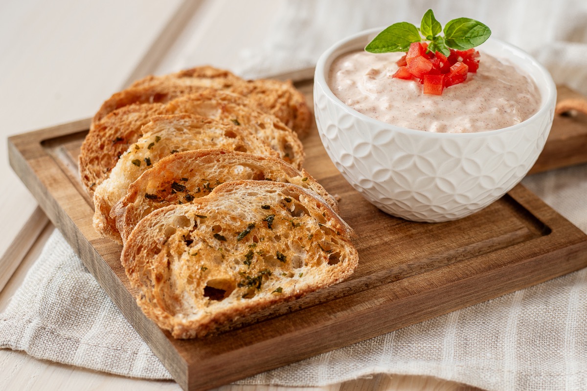 Baguettechips mit Paprikadip | Koll GmbH