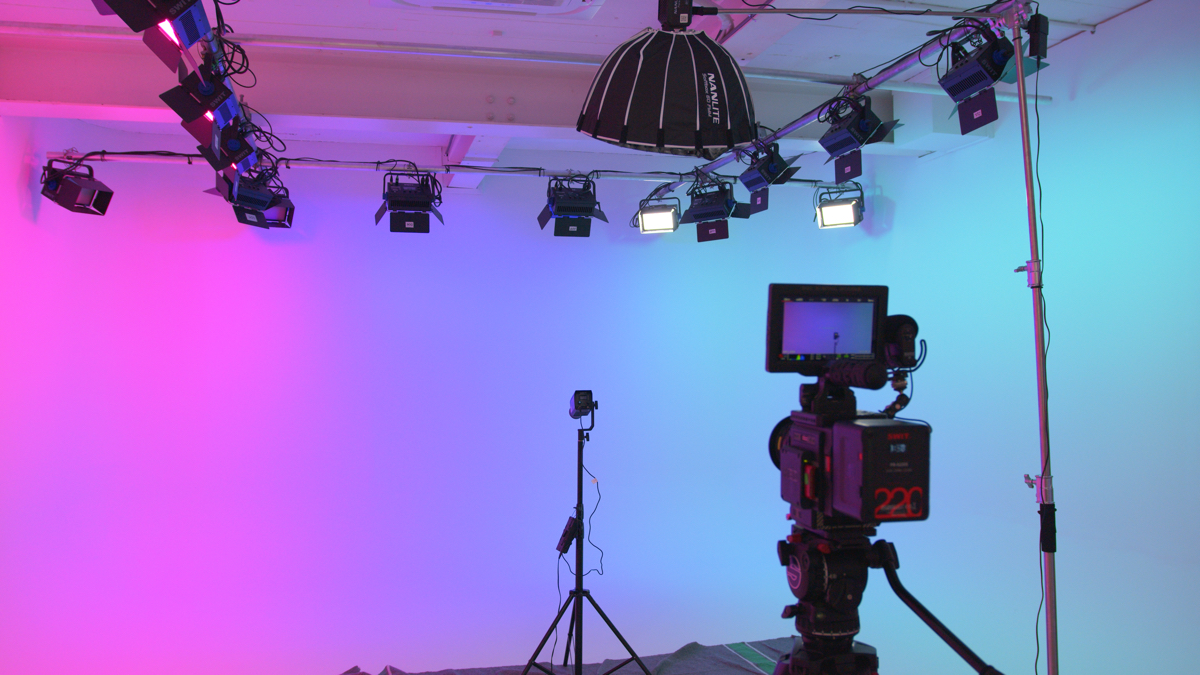 Studio with camera's light and a pink/blue background