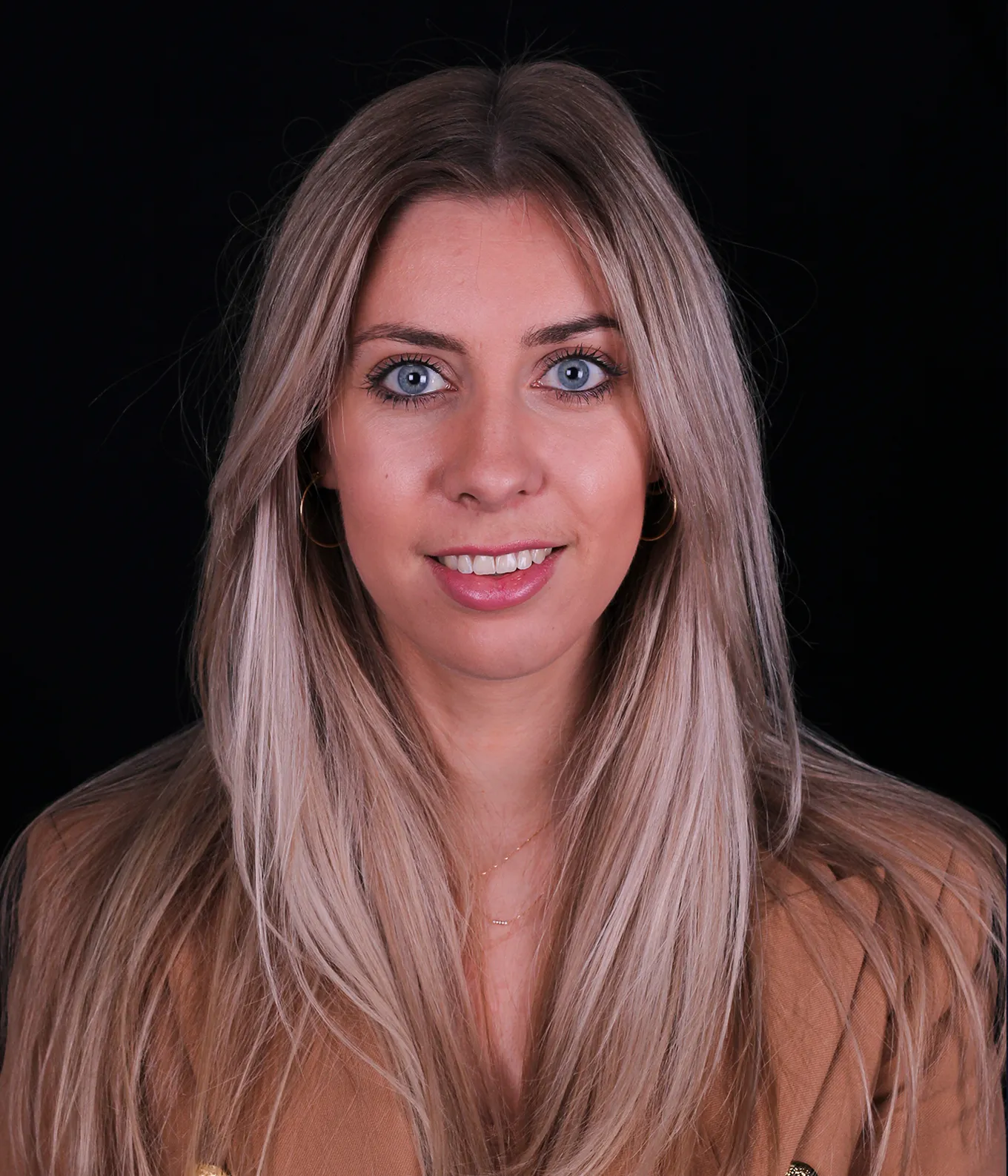 MANON KOSTRZEWSKI visual data 4