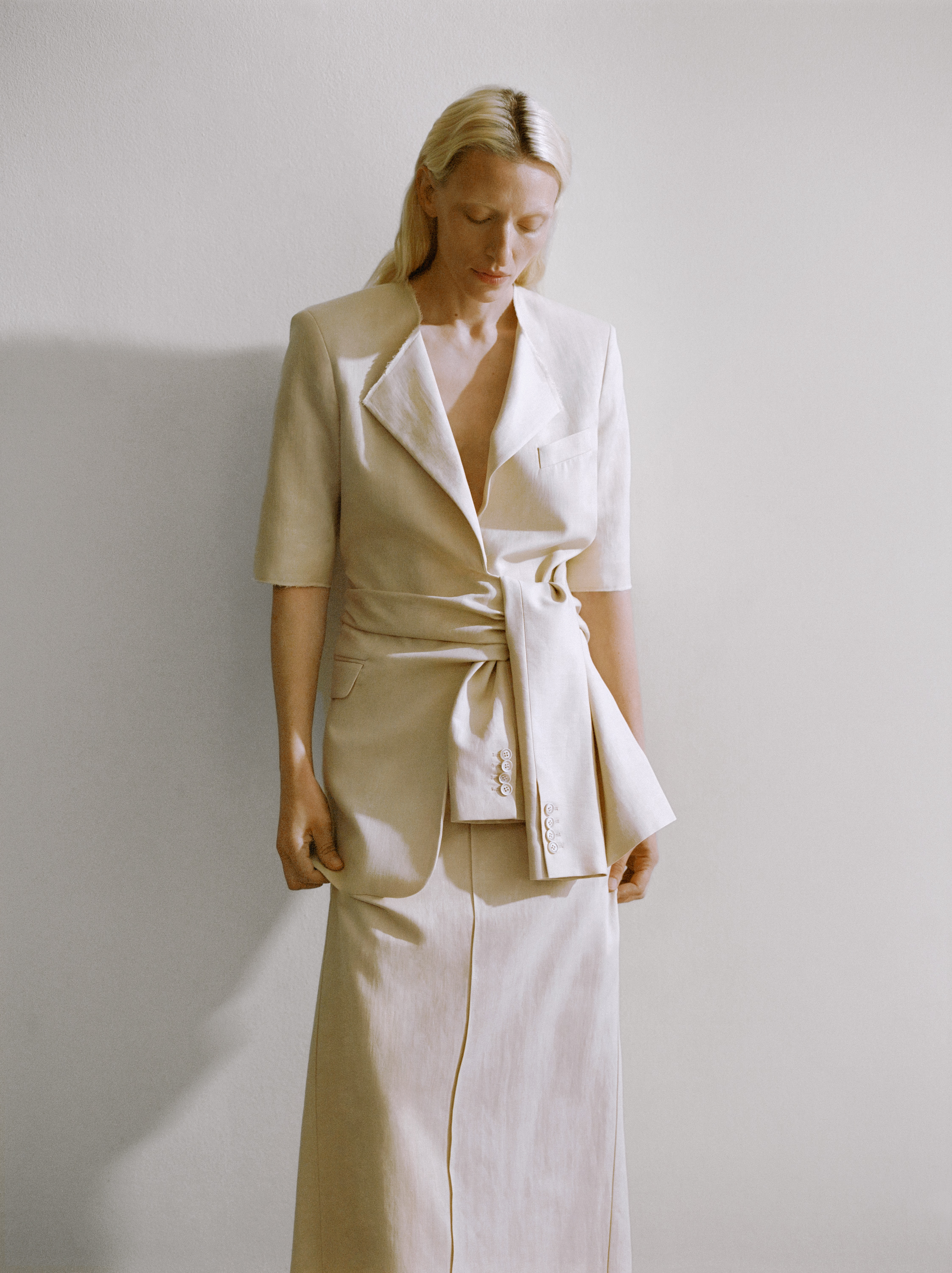 【関税込み】House of Dagmar ベージュ Arya ミディアムドレス dagmar_ss25_lookbook_look-9_01.jpg