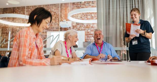 Apprendre une langue à l’étranger après 50 ans : et si c’était le moment idéal ?