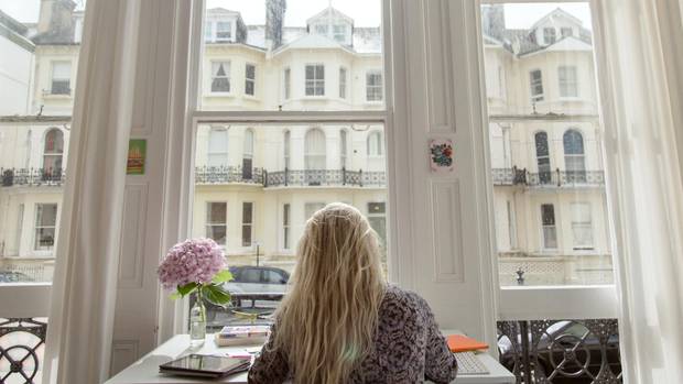 Parler anglais : un levier d’opportunités pour les femmes dans un monde globalisé