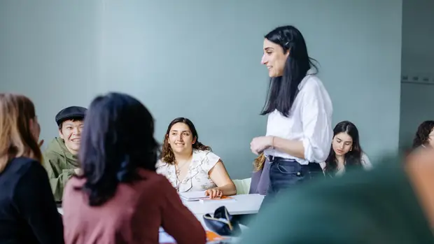 So sánh học tiếng Anh trong nước và du học ngắn hạn