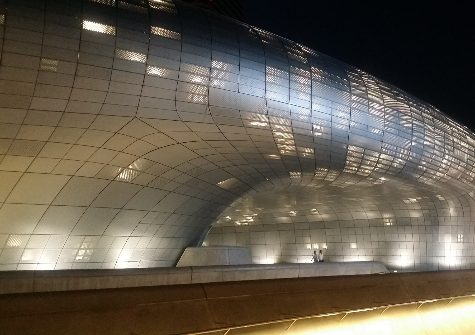 東大門設計廣場（Dongdaemun Design Plaza）