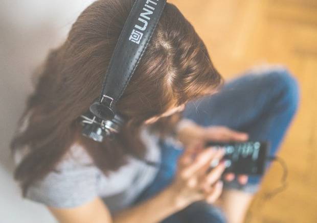 Learn English with songs 10 artists to listen to GO Blog EF