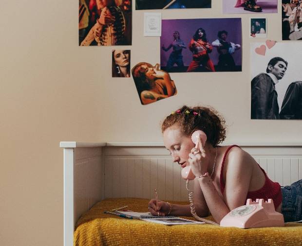 '90s English slang terms to start using today