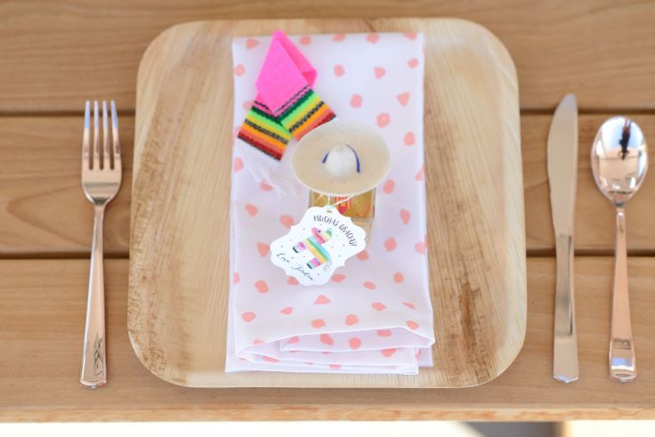 serape hat place setting