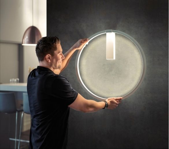 Installation einer SLV ONE an einer Wand