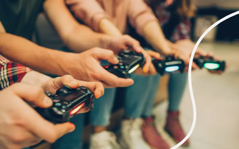 Fire venner gamer sammen