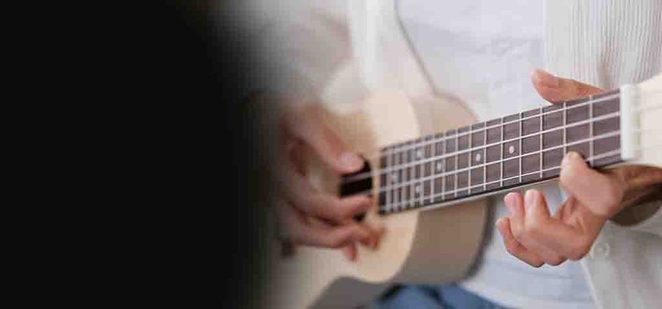 Yes, You Can Learn Ukulele Online! background