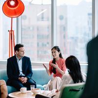 five-people-meeting-room