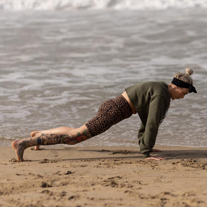 Shanie Smash Doing a Sprawl