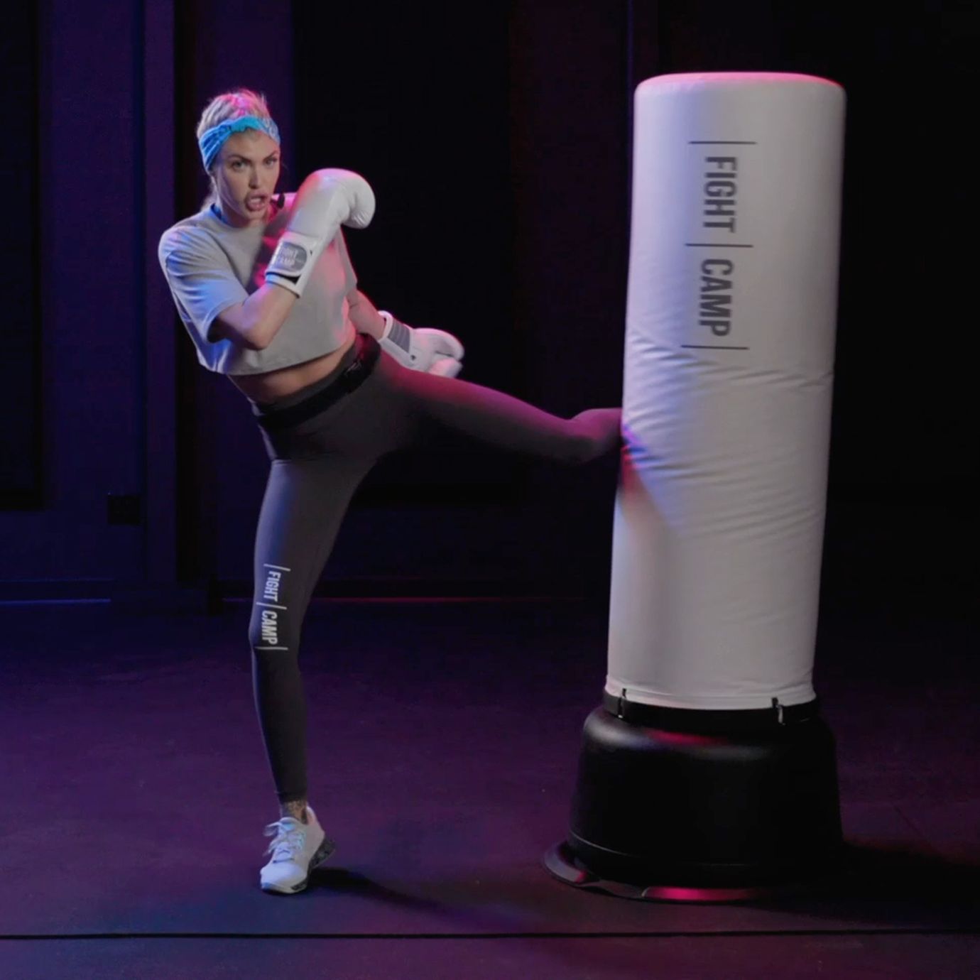 Shanie Smash Throwing a Lead Kick