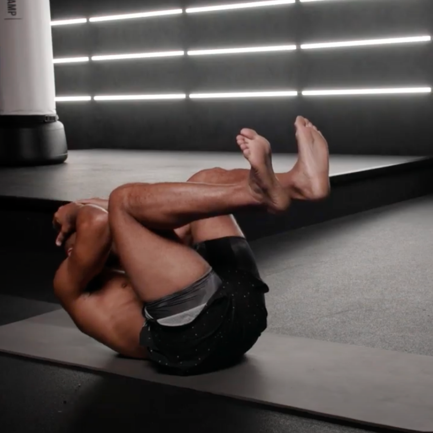 Flo Master Doing Elbow Crunches