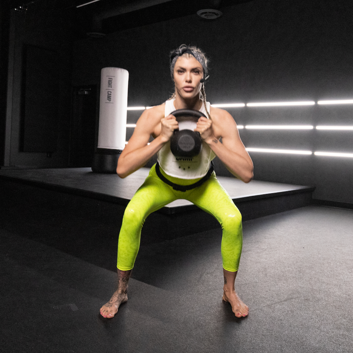 Shanie Smash doing kettlebell reps