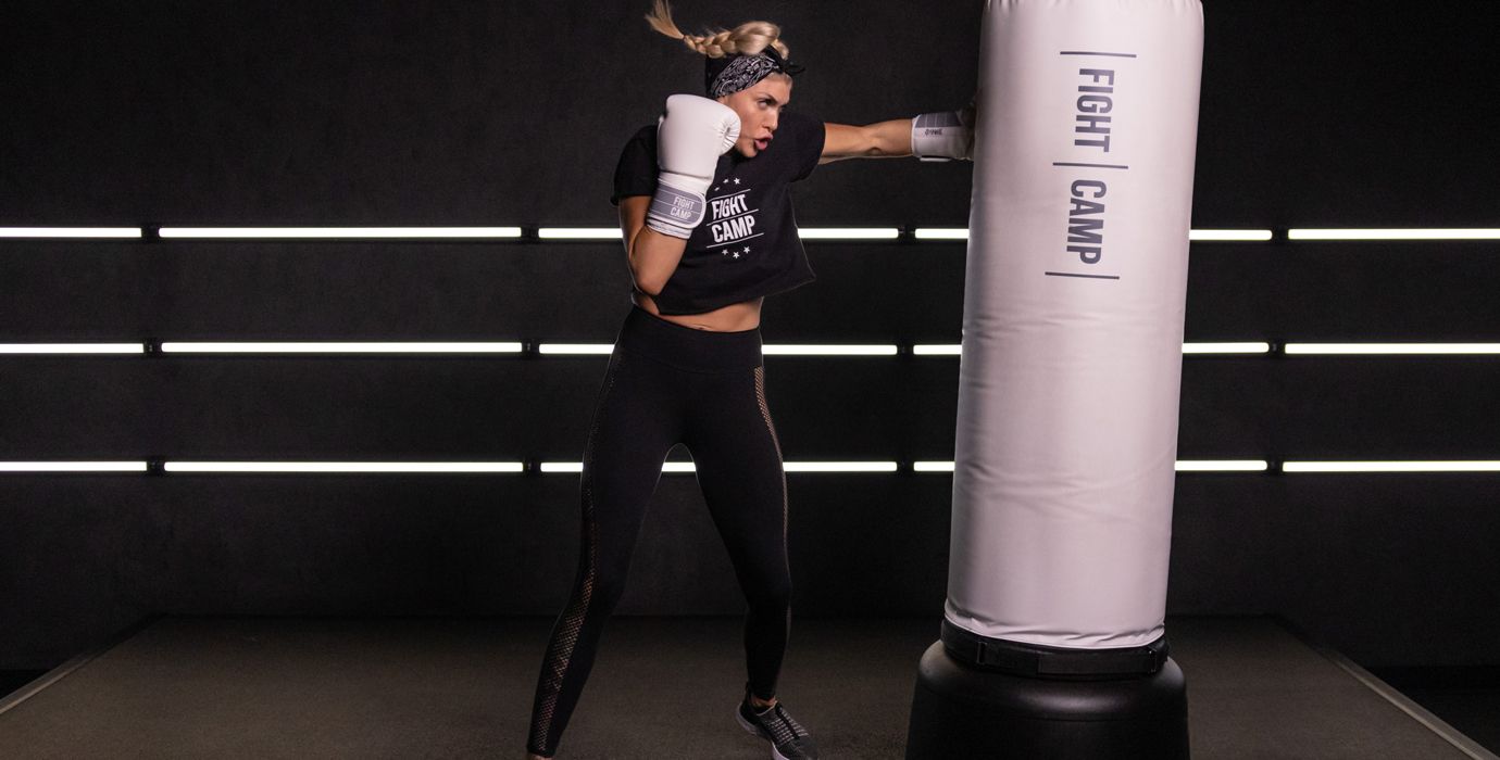Shanie Smash Throwing a Lead Hook Punch