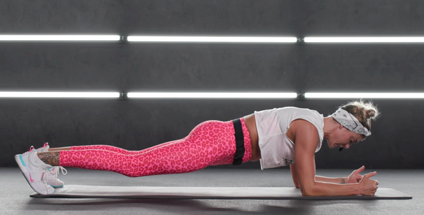 Shanie Smash doing plank