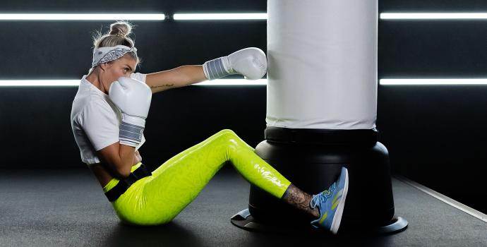 Shanie Smash Doing Boxer Sit-Ups