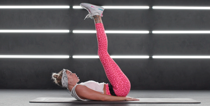 Shanie Smash doing leg raises