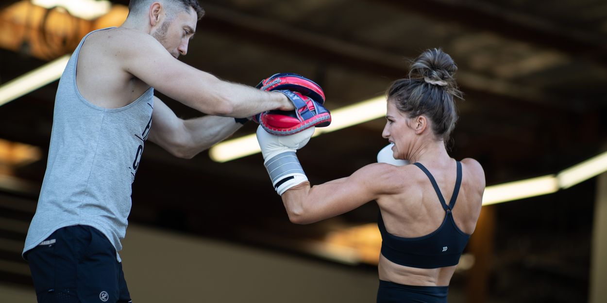 There are SO many benefits to shadowboxing‼️ I fell in love with boxing as  my workout because of the mental & physical STRENGTH I feel…