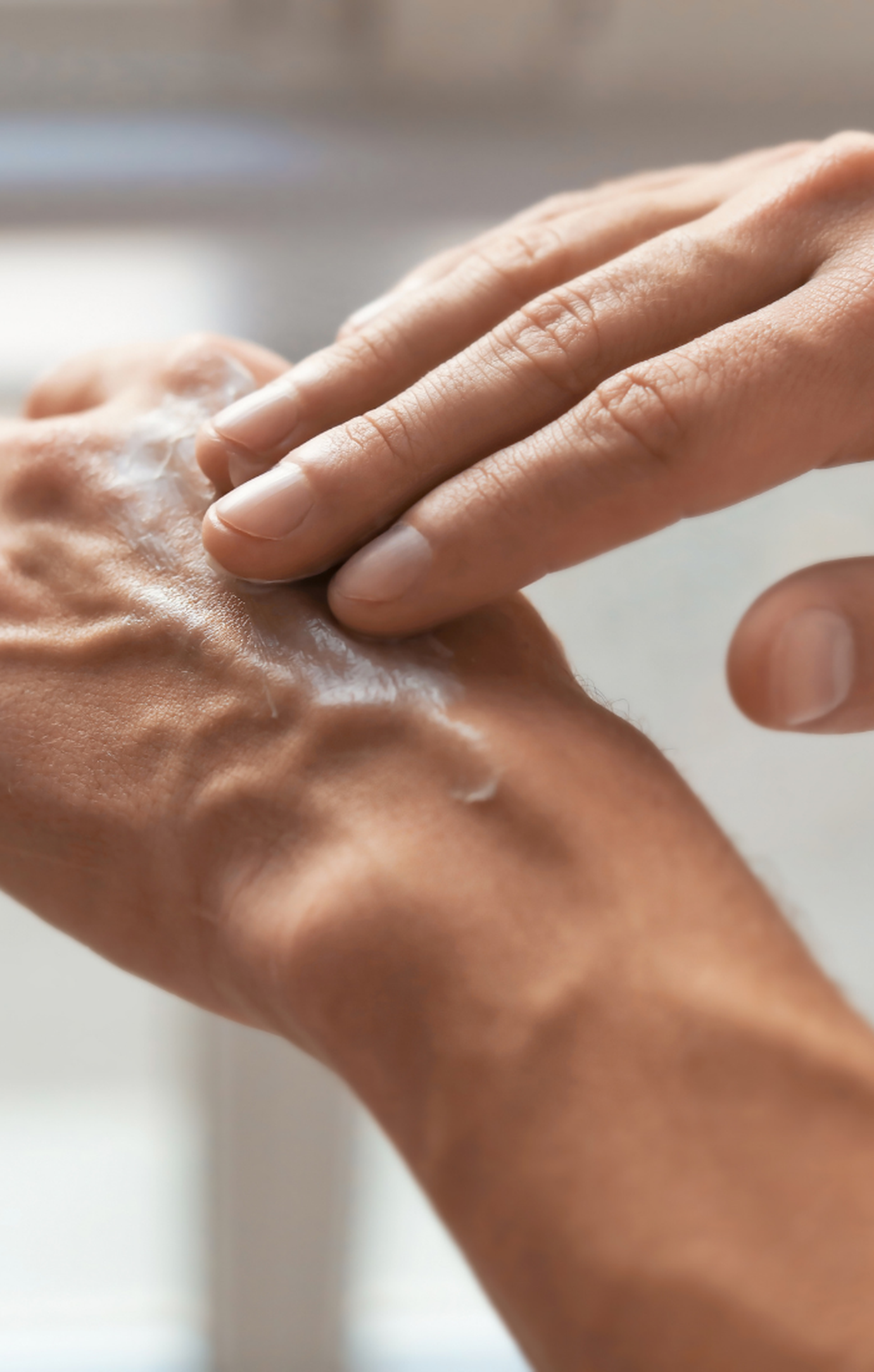 Moisturizing Hands In The Winter