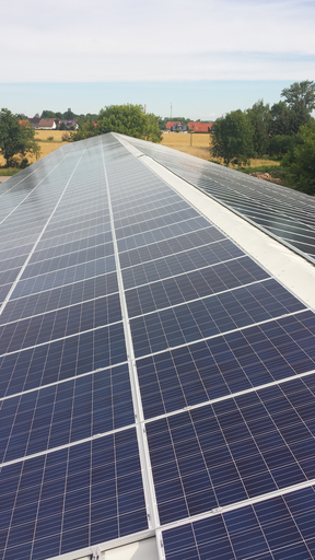 stromee Produzent - Solaranlage Kuhstall Kitzen