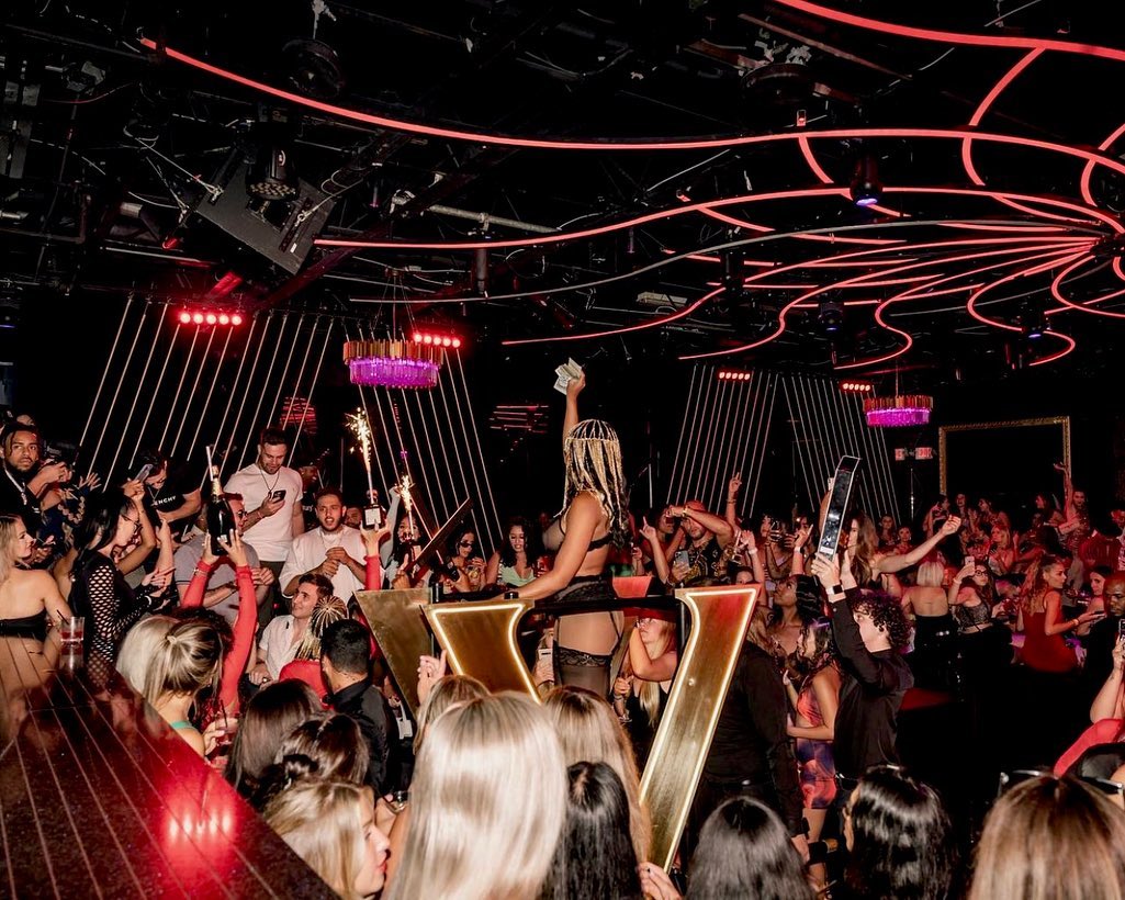 Detailed Miami Beach's Vendôme Apologizes After Influencers Seen Partying To 'heil Hitler' Background for Your Screen Detailed Miami Beach's Vendôme Apologizes After Influencers Seen Partying To 'heil Hitler' Background for Your Screen
