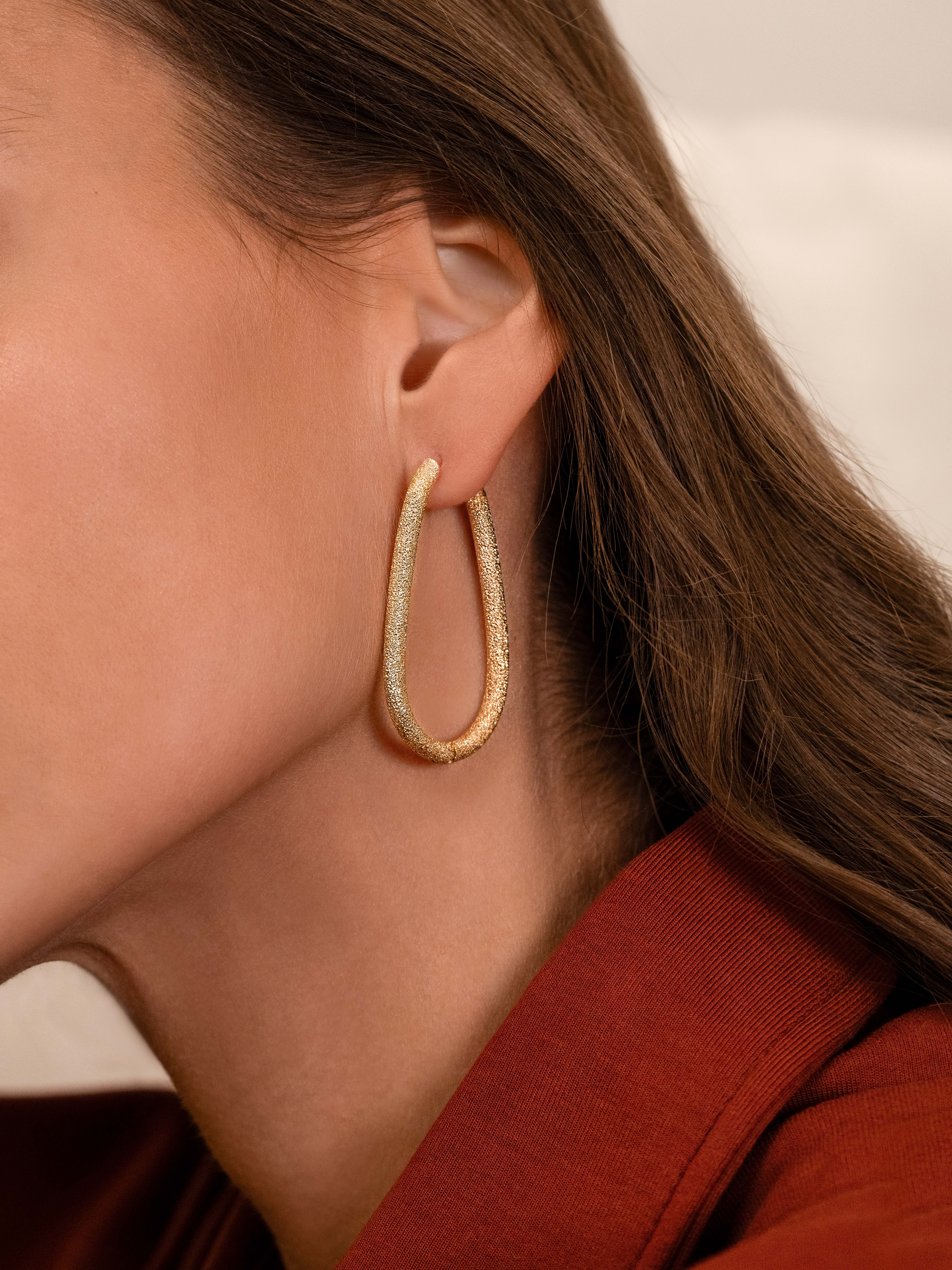 Oval Florentine Finish Huggy Earrings | Aubade Jewelry