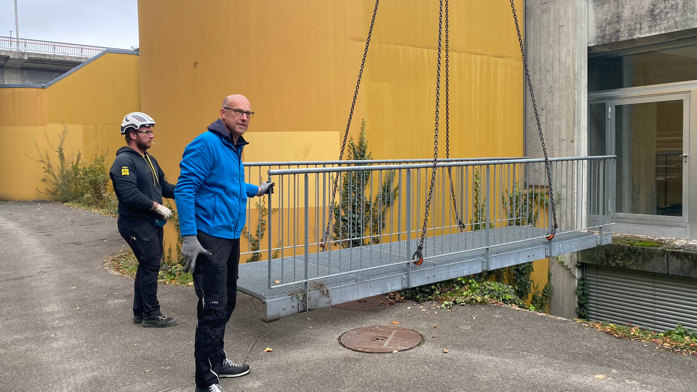 Auch schwere Bauteile wie Brücken finden Abnehmer