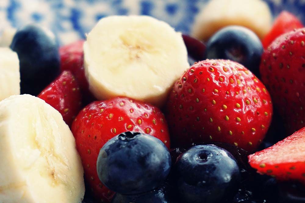 frutta banana fragola mirtillo