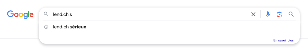 Gros plan sur un champ de recherche Google avec la suggestion de recherche automatique « lend.ch sérieux ».