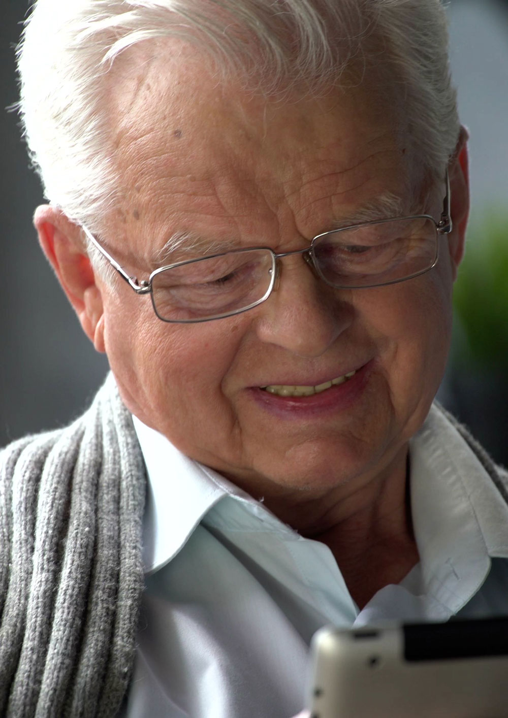Senior man using tablet 