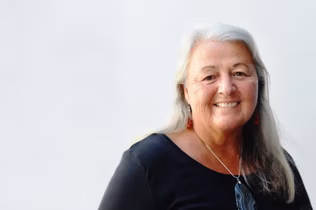 Dr Elizabeth McEntyre