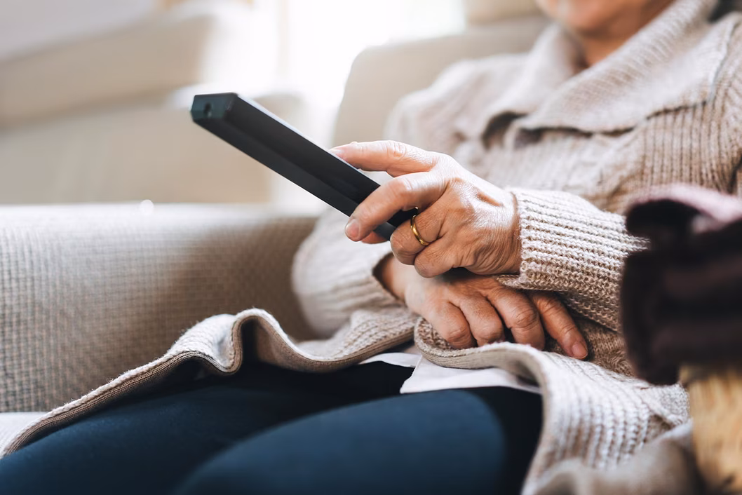 Photo of a hand holding a tv remote