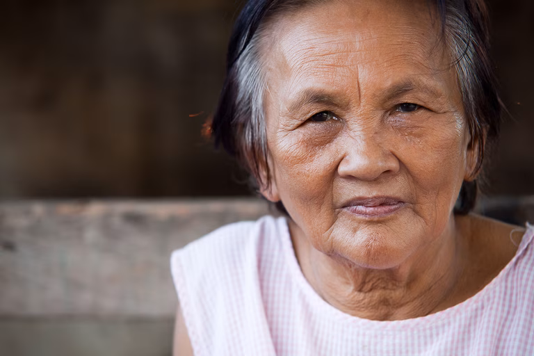 Immagine di una donna asiatica anziana