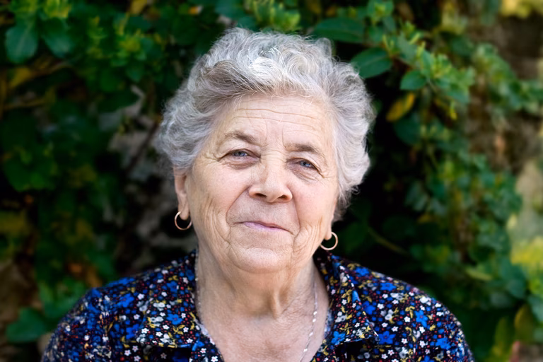 Immagine di una donna anziana