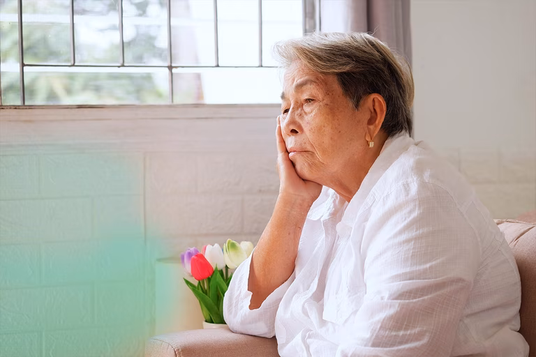 Hình ảnh một người phụ nữ Úc gốc Á lớn tuổi.