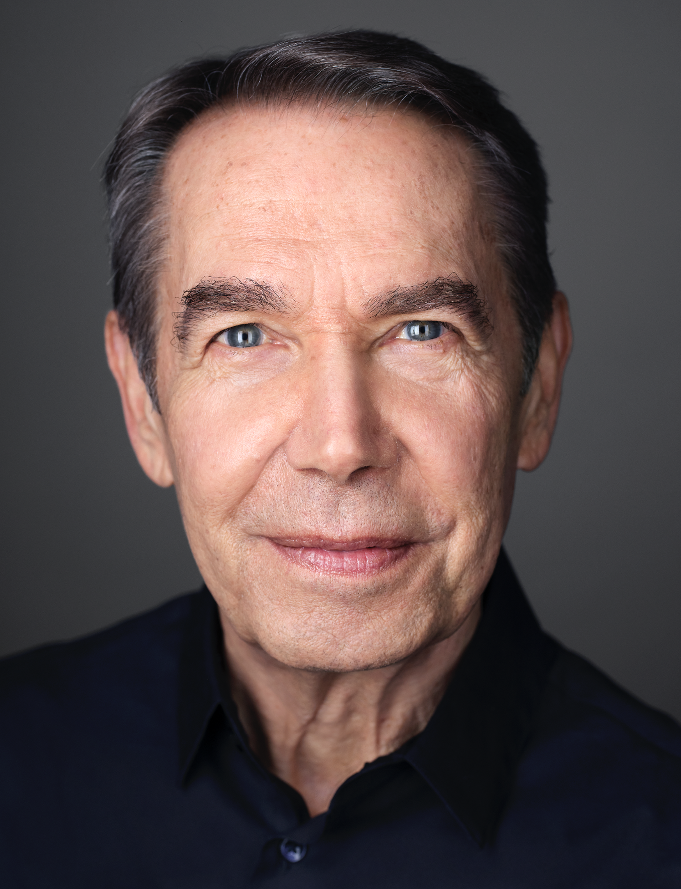 A portrait image of artist Jeff Koons.