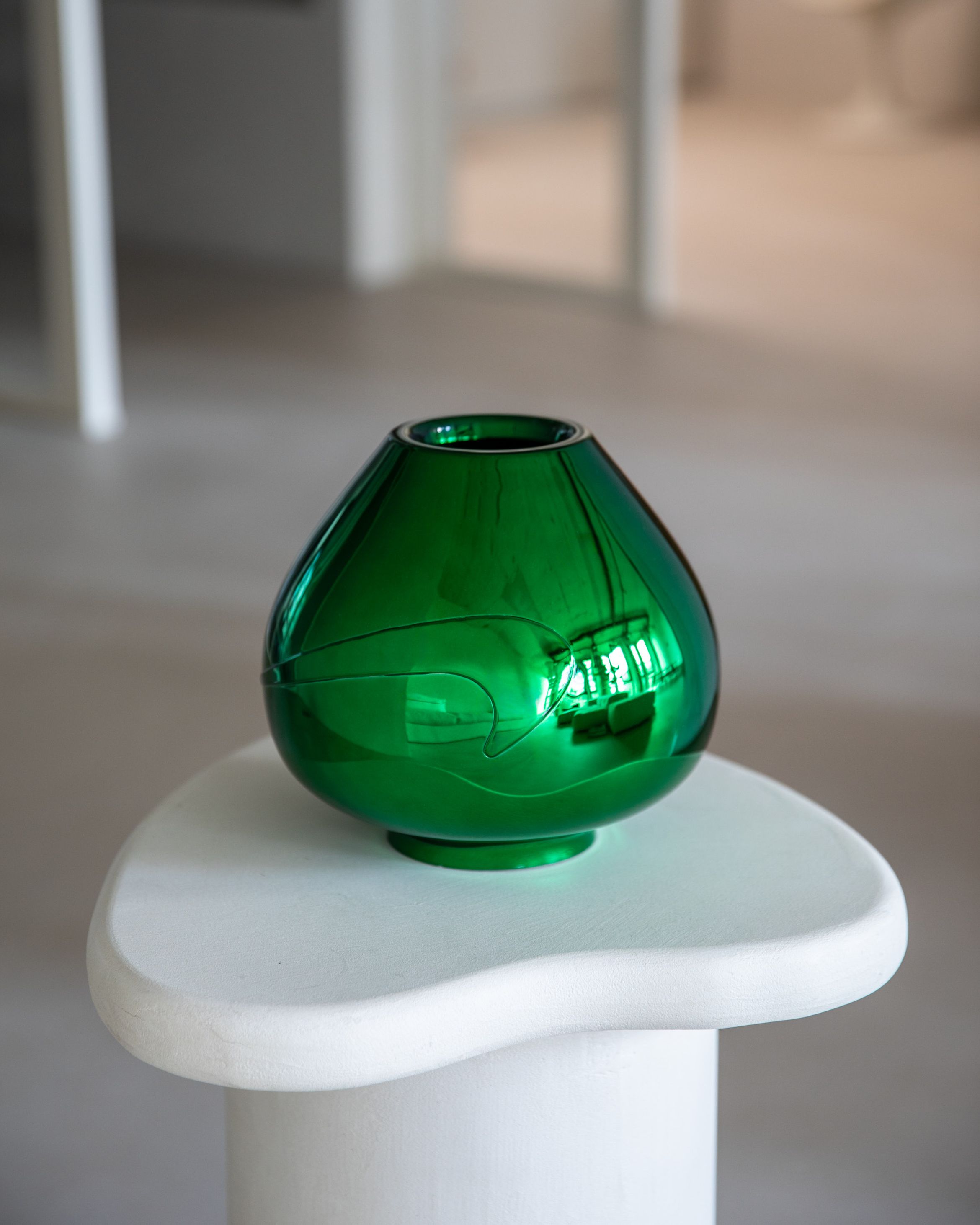 An image of an Ai Weiwei vase in a house.