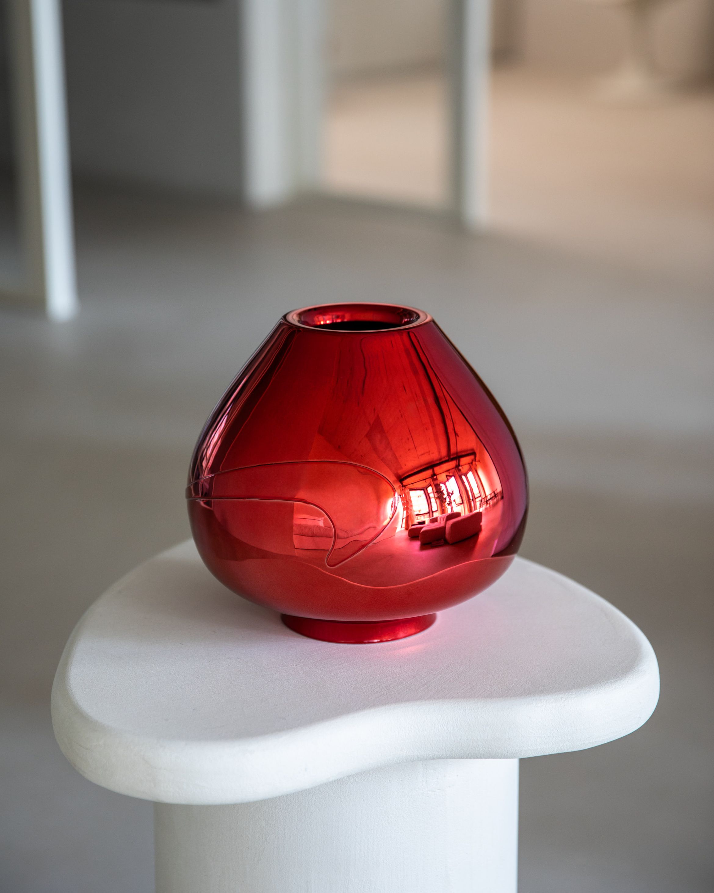 An image of an Ai Weiwei vase in a house.