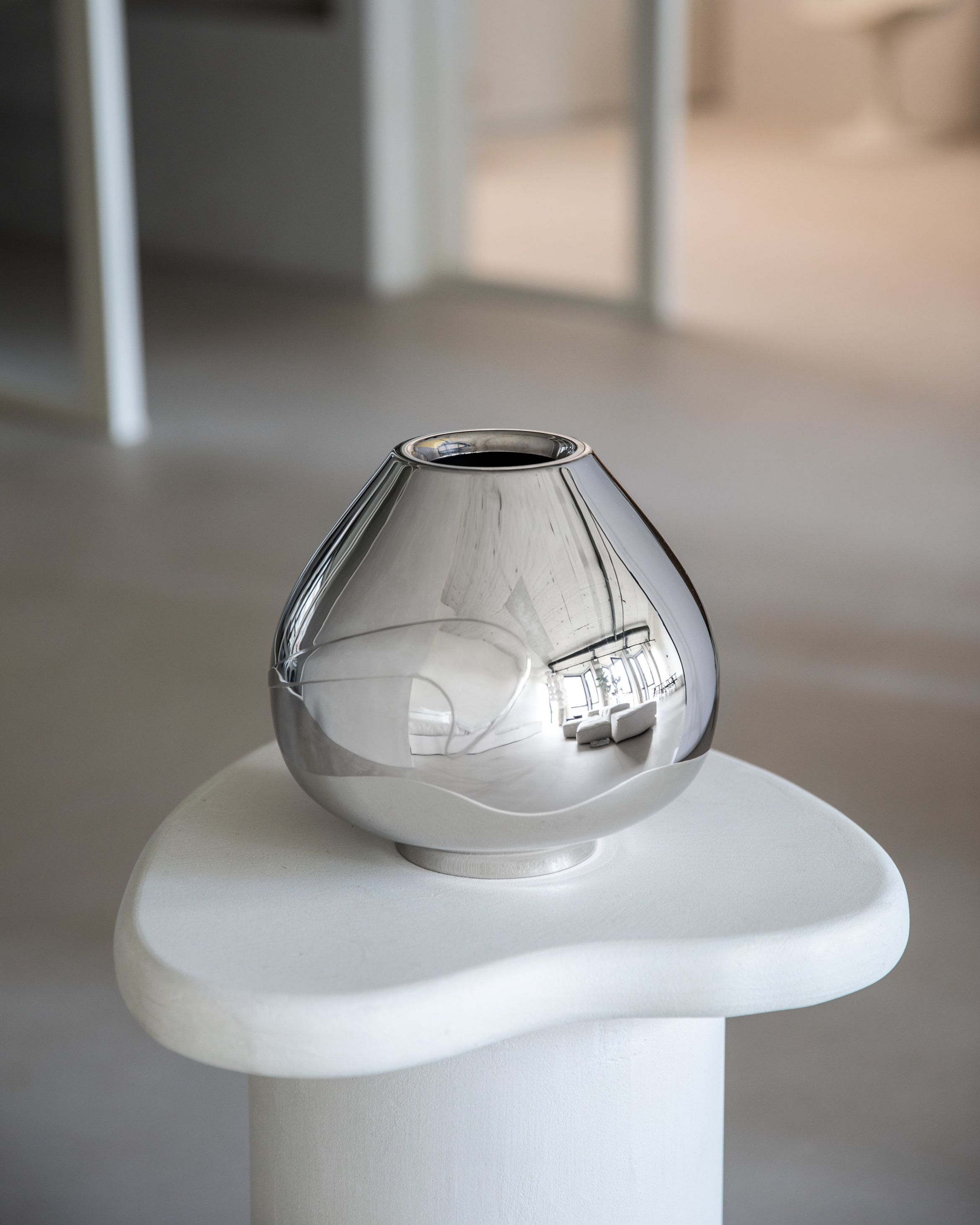 An image of Ai Weiwei vases in a house.