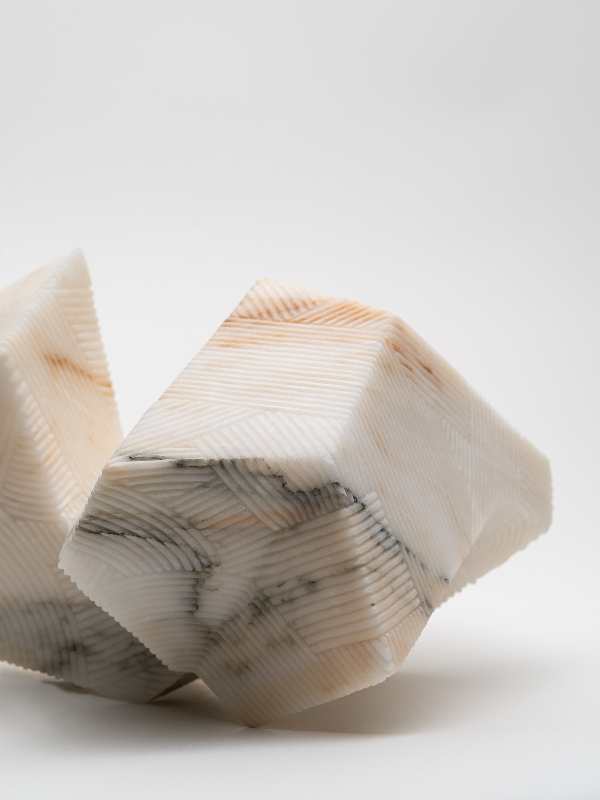 アート作品[WHITE BURIAL 1] Neo Jomon: Geometric fantôme (Grey) by En Iwamura
