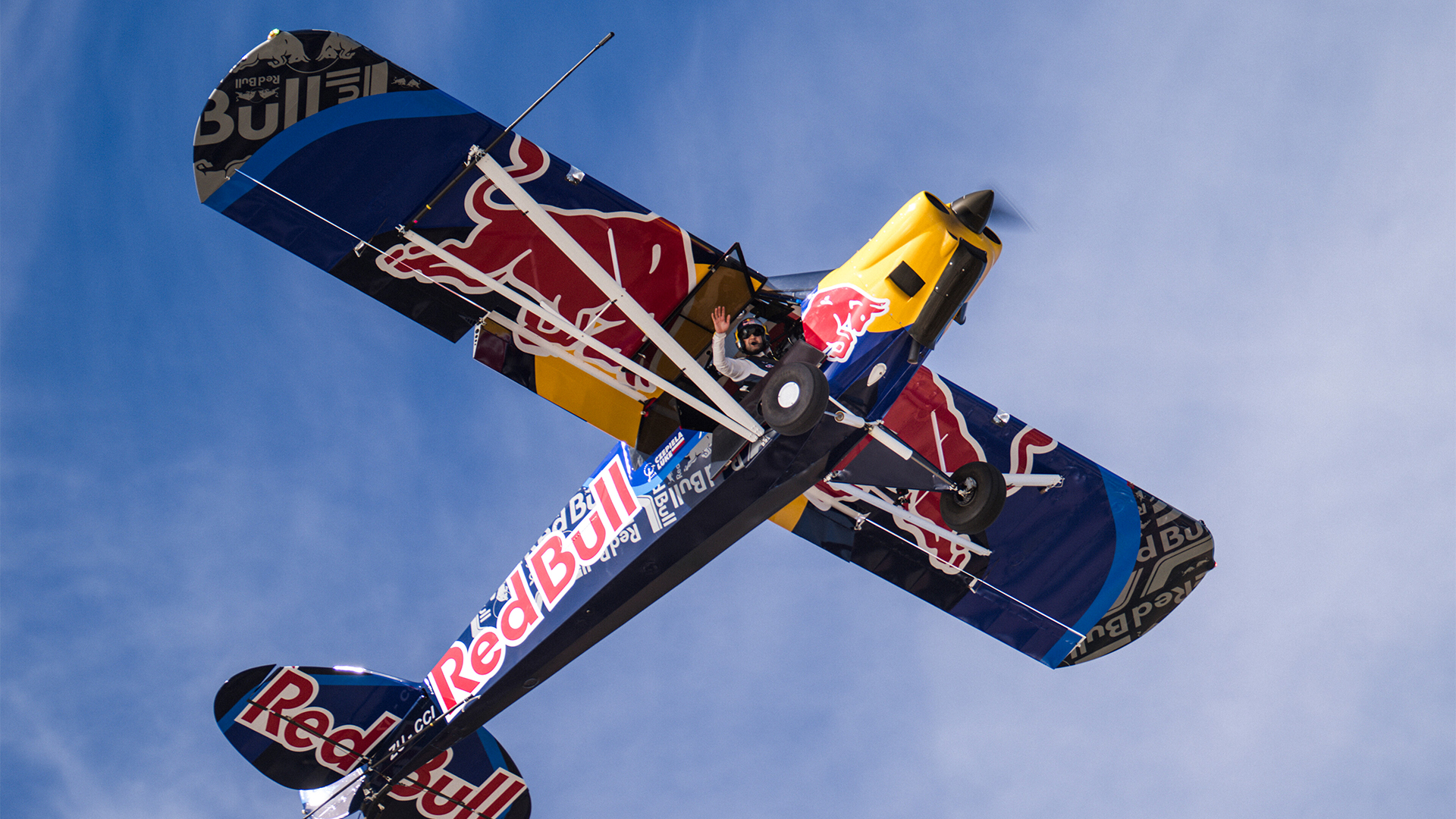 RedBull AIR RACE PLANE レッドブル Lasse Walker's Historic Jump Over an Airplane