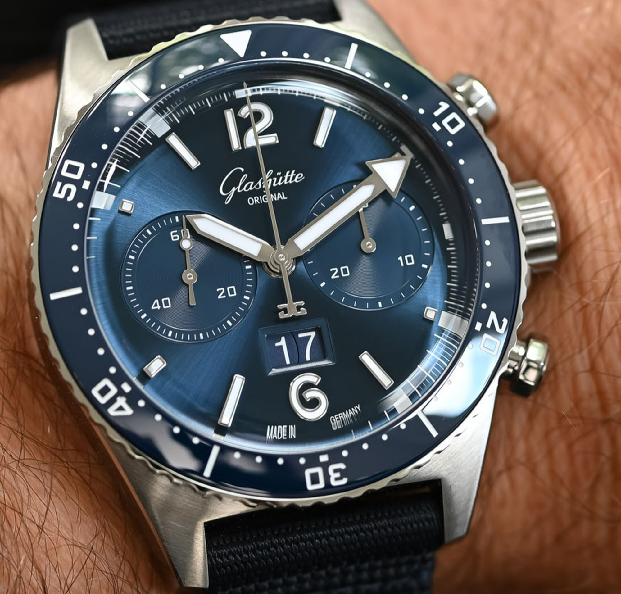 https://a.storyblok.com/f/120584/877x839/5ccc3395c2/glashutte.png