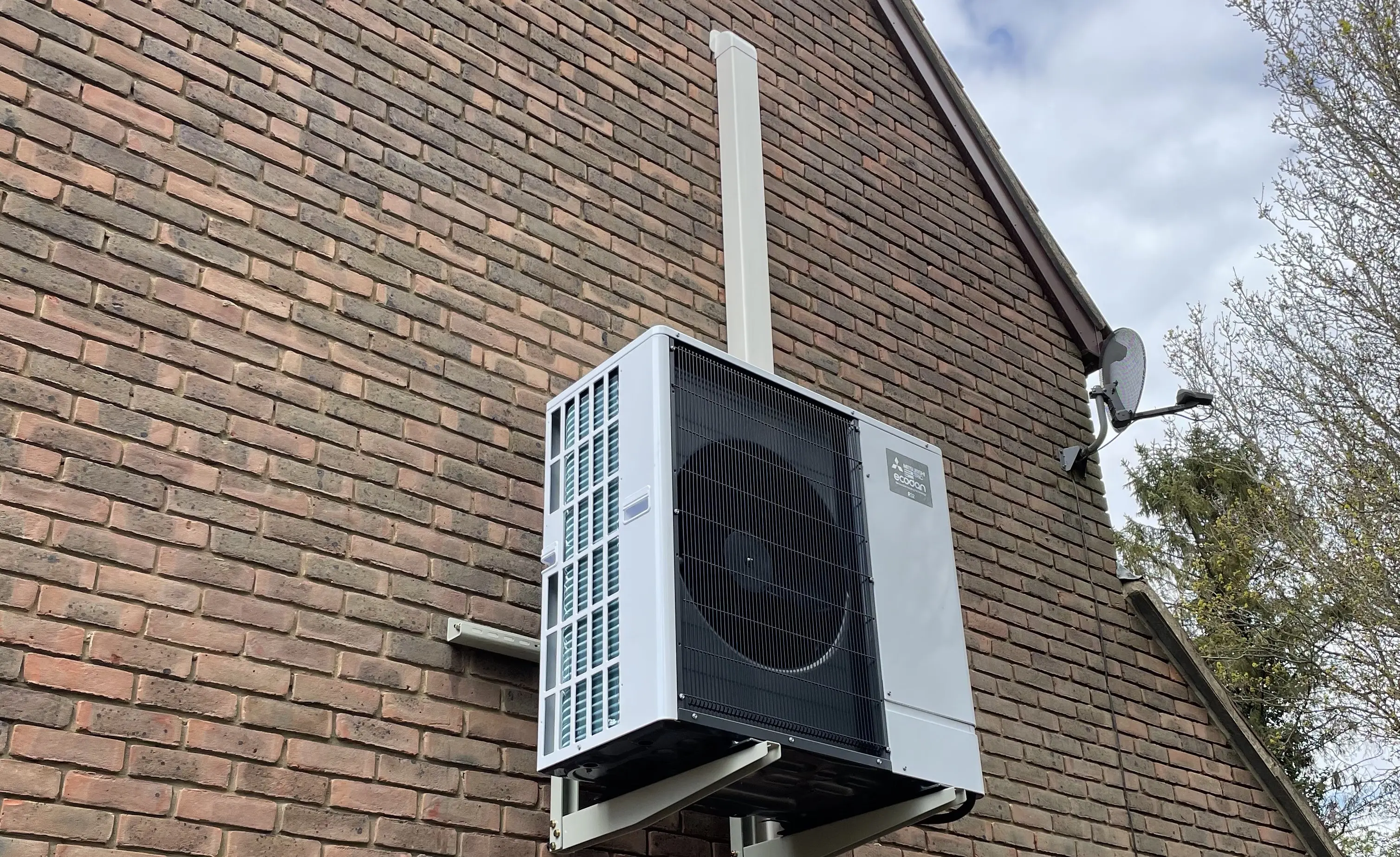 wall mounted heat pump