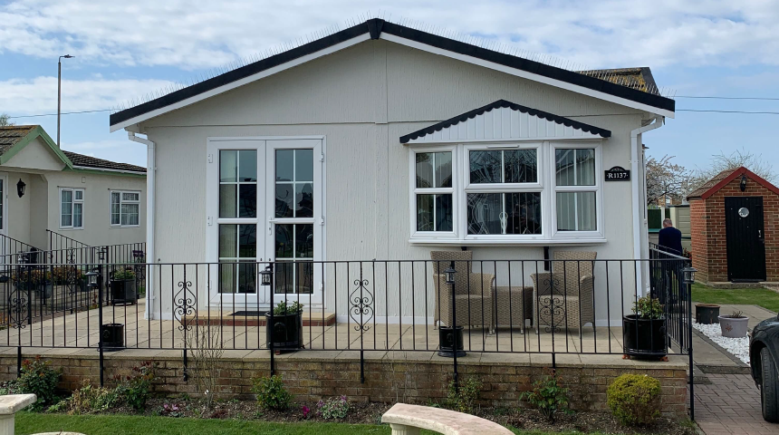 Two-bedroom static home moves to a heat pump