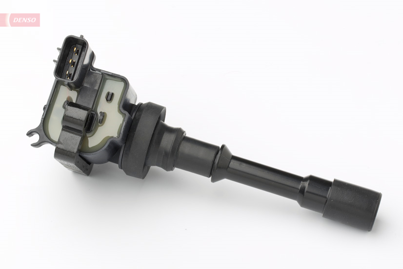 Bobine d'allumage Denso neuve sur fond blanc
