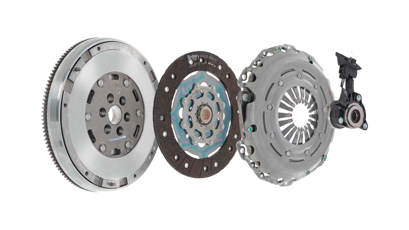 Vue des différents éléments d'un kit d'embrayage Valeo sur fond blanc