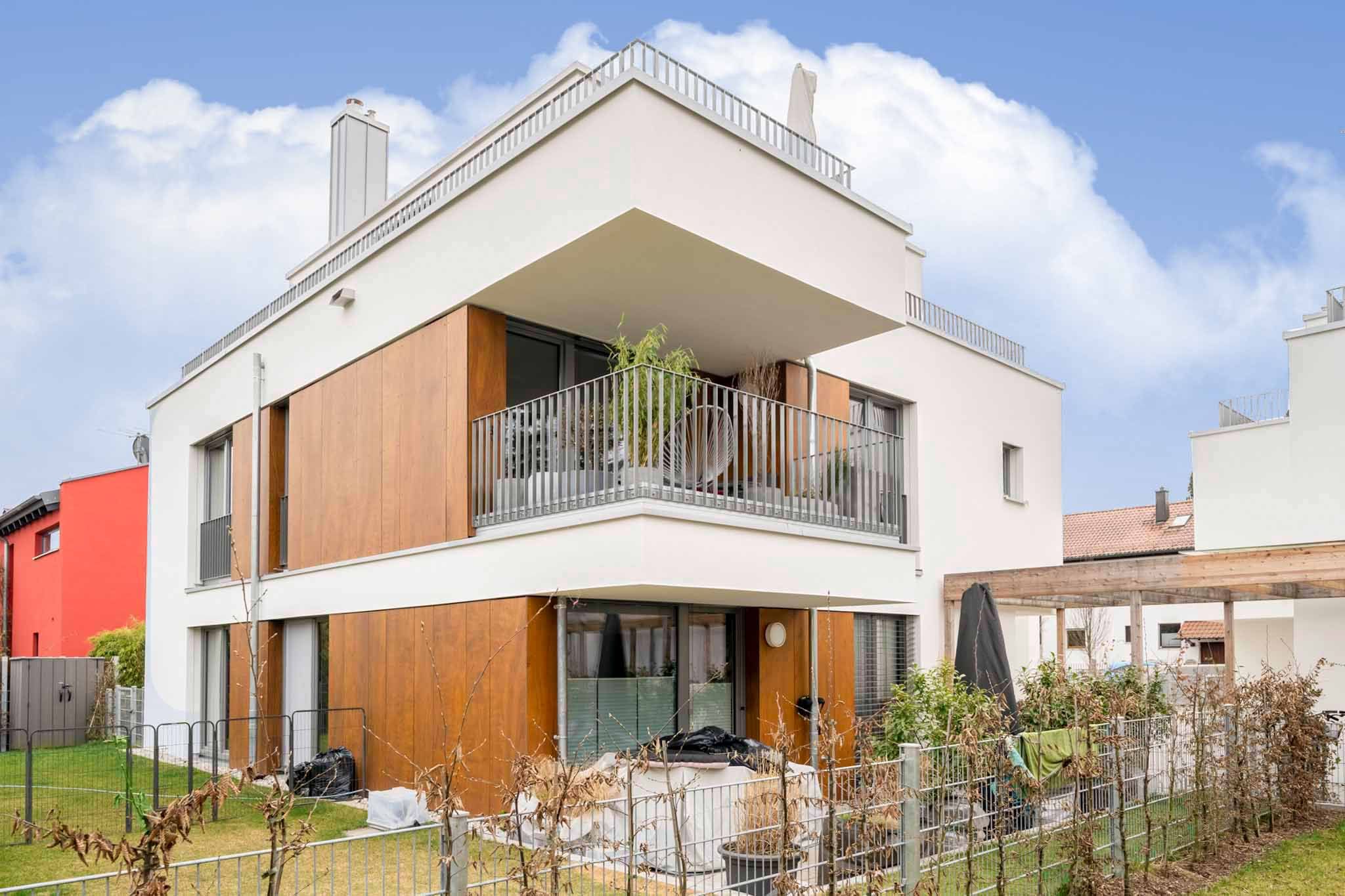 Außenansicht mit Balkon