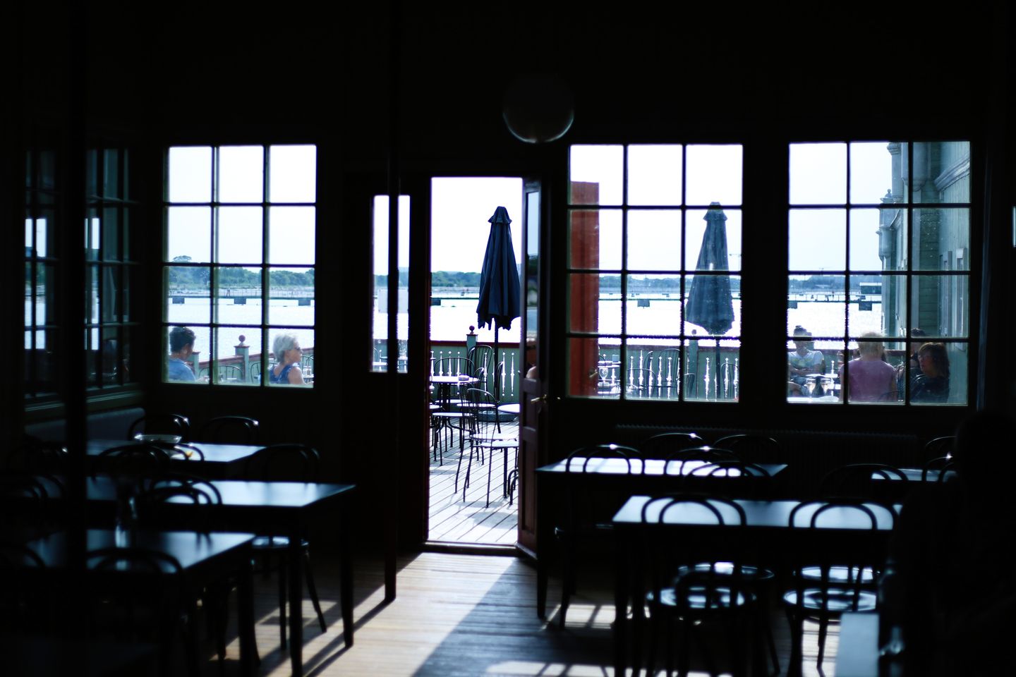 データに見る新型コロナウイルスが飲食店に及ぼす影響 ー緊急事態宣言「発令」から「一部解除」まで